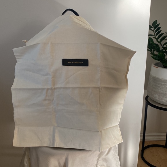 Want Les Essentiels Piper Backpack ✨ two tone zipper x lock x keys - Picture 17 of 17